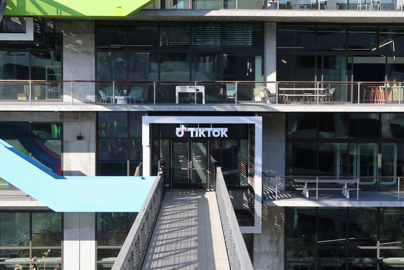 Trump says he signed executive order extending deadline for TikTok closing