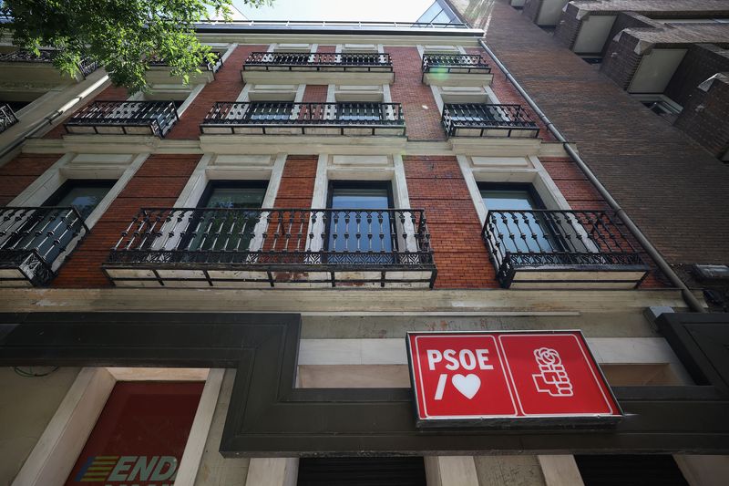 Spanish police enter ruling party HQ in corruption probe