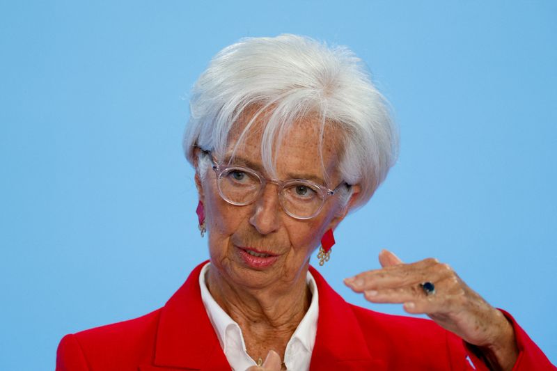 &copy; Reuters. Presidente do BCE, Christine Lagarde, fala com jornalistas em Frankfurtn05/06/2025 REUTERS/Heiko Becker