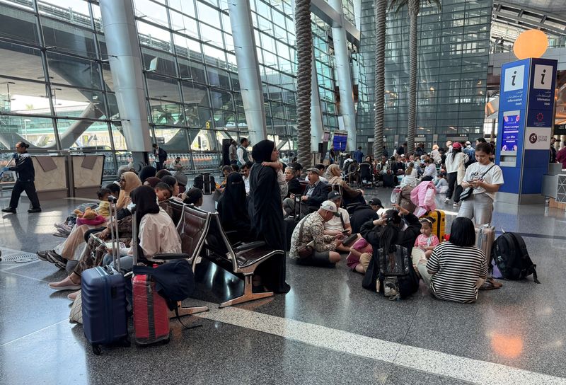 Chaos for thousands of passengers stranded at Doha airport, long queues in Dubai