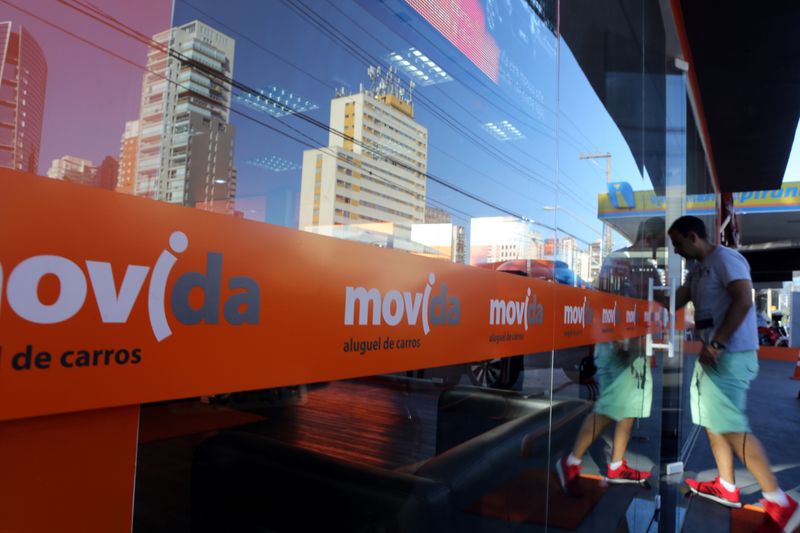 &copy; Reuters. Consumidor entra em loja da Movida em São Paulon06/02/2017 REUTERS/Paulo Whitaker