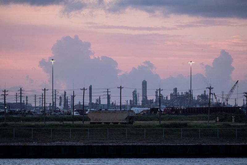 Oil market reflects slim chance of supply disruption, Goldman analysts say