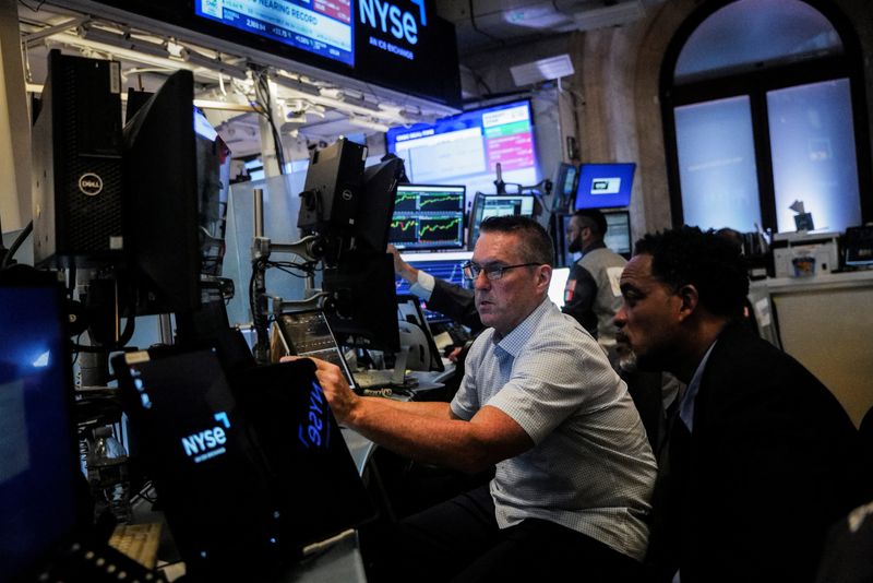 &copy; Reuters. Operadores na bolsa de Nova Yorkn26/06/2025. REUTERS/Jeenah Moon/File Photo