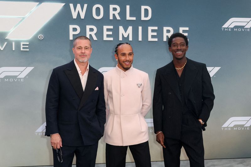 &copy; Reuters. Brad Pitt, Lewis Hamilton e Damson Idris participam de pré-estreia do filme "F1" em Nova York n16/06/2025nREUTERS/Kylie Cooper/File Photo