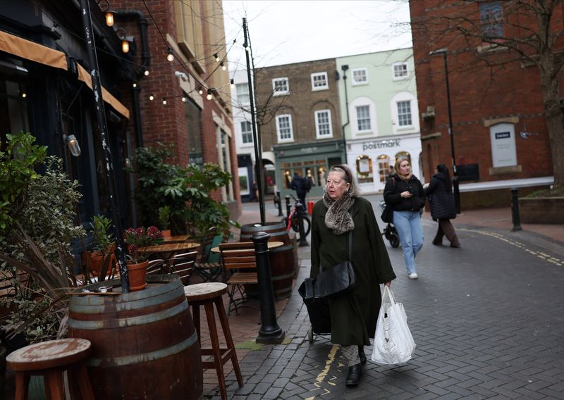 UK economy grew by 0.7% in first quarter, statistics office says