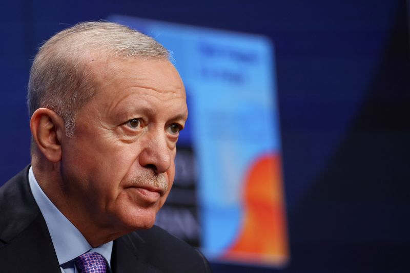 Turkish authorities detain 109 in Izmir as part of corruption probe, Anadolu news says