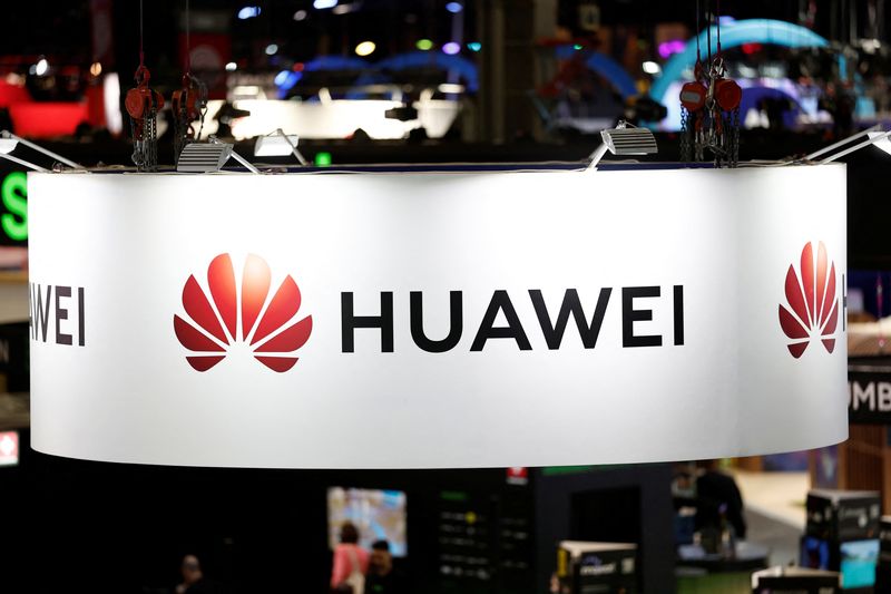 &copy; Reuters. FILE PHOTO: The logo of Huawei is seen at the Viva Technology conference dedicated to innovation and startups at Porte de Versailles exhibition center in Paris, France, June 12, 2025. REUTERS/Benoit Tessier/ File Photo