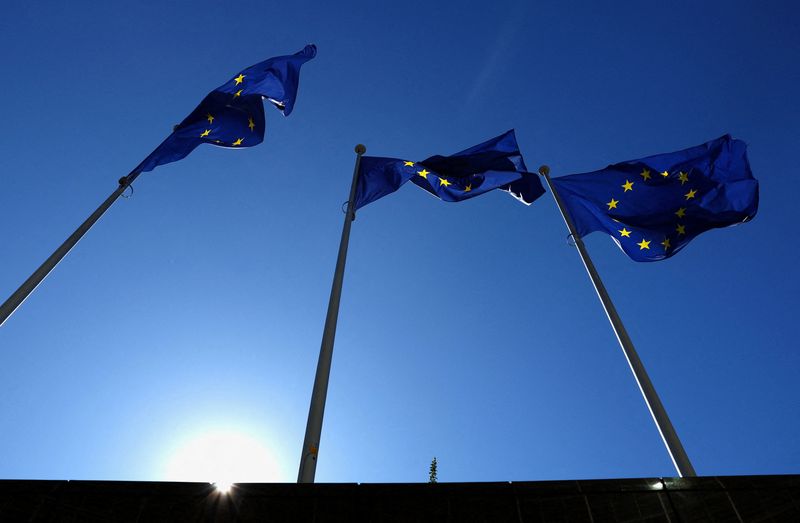 &copy; Reuters. Bandeiras da União Europeia