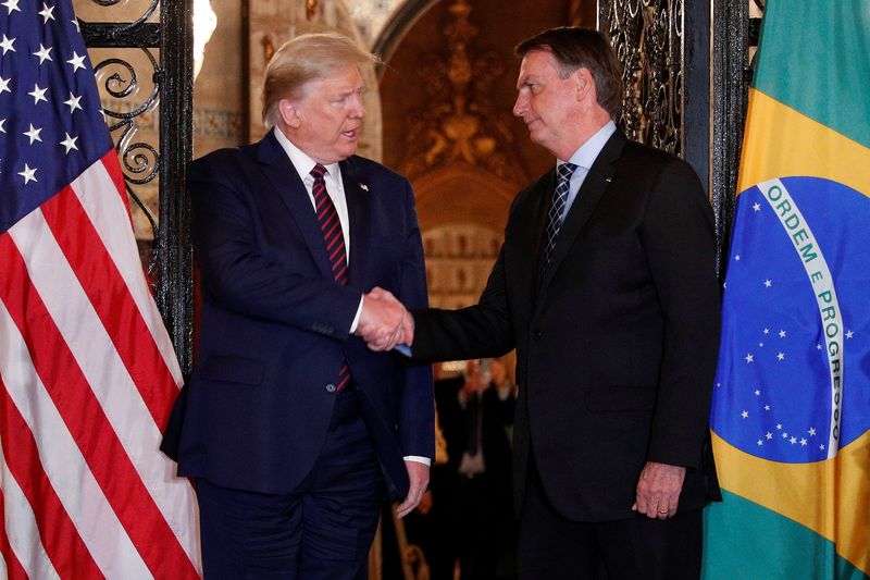 &copy; Reuters. Donald Trump e Jair Bolsonaro durante encontro em Mar-a-Lago em 2020n07/03/2020 REUTERS/Tom Brenner