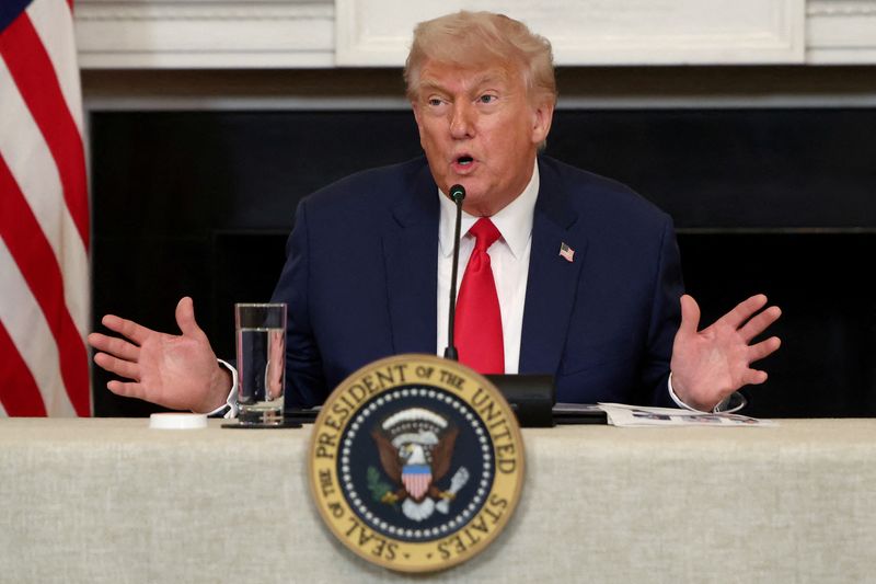 &copy; Reuters. FILE PHOTO: U.S. President Donald Trump speaks during an Invest America Roundtable in the State Dining room, at the White House, in Washington, U.S., June 9, 2025. REUTERS/Evelyn Hockstein/File Photo