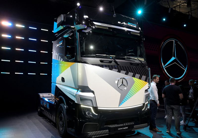 Daimler Truck targets 3-5% organic sales growth in industrial business through 2030