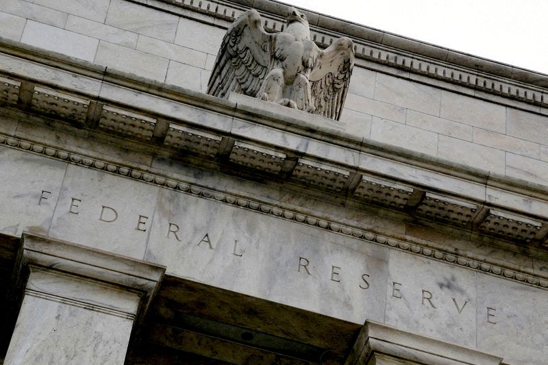 &copy; Reuters. FILE PHOTO: An eagle tops the U.S. Federal Reserve building's facade in Washington, July 31, 2013. REUTERS/Jonathan Ernst/File Photo