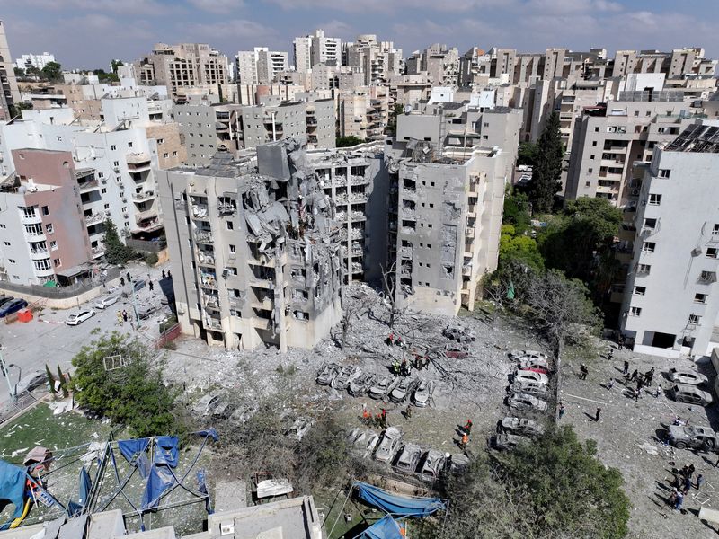 &copy; Reuters. Vista aérea de área residencial em Be'er Sheva, em Israel, atingida por ataque iranianon24/06/2025 REUTERS/Yonatan Honig