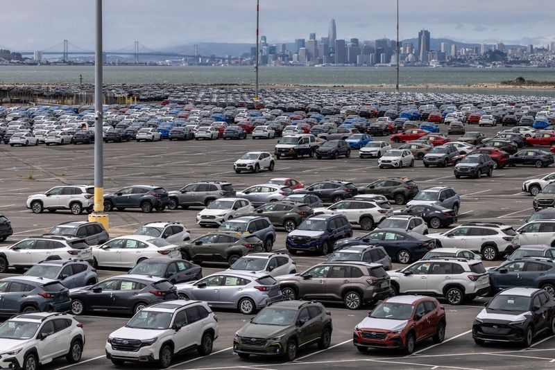 &copy; Reuters. Novos veículos das montadoras japonesas Subaru e Honda são vistos em um estacionamento no Porto de Richmond, na baía de São Francisco, Califórnia.n07/07/2025nREUTERS/Carlos Barria