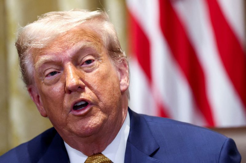 &copy; Reuters. Presidente dos EUA, Donald Trump, na Casa Branca, em Washingtonn08/07/2025nREUTERS/Kevin Lamarque