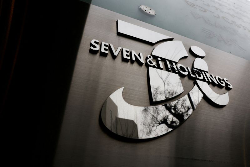 &copy; Reuters. The logo of Seven & i Holdings Co. is pictured at the company headquarters in Tokyo, Japan March 6, 2025. REUTERS/Issei Kato/File Photo