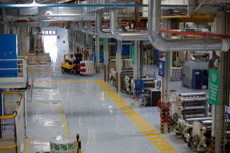 &copy; Reuters. FILE PHOTO: A general view shows the Tetra Pak factory floor in Durban, South Africa, April 4, 2024. REUTERS/Rogan Ward/File Photo