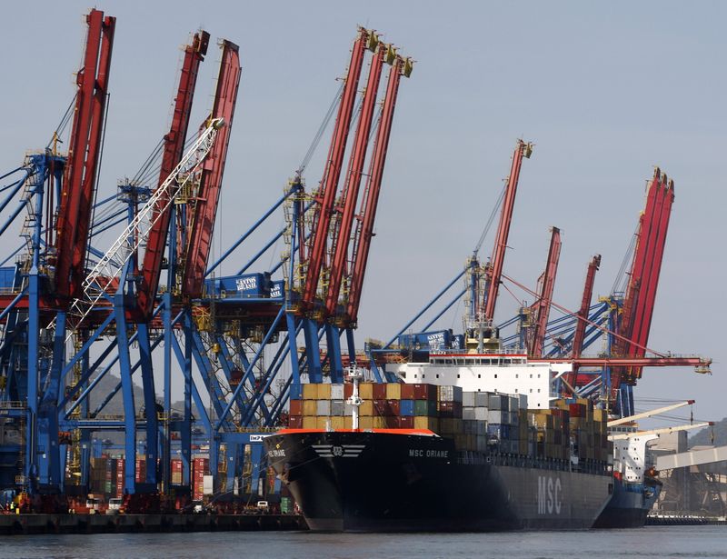 &copy; Reuters. Um navio ancorado no porto de Santos, Brasil, em 5 de agosto de 2009. REUTERS/Paulo Whitaker