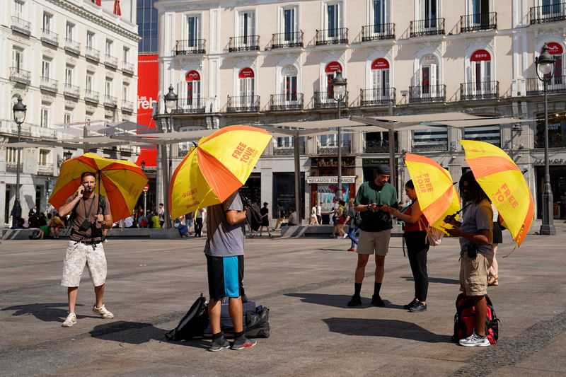 Spain's tourism sector expects slowdown in summer sales