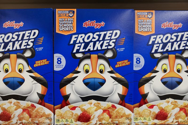 &copy; Reuters. Frosted Flakes da Kellogg's, de propriedade da Kellogg's, são vistos à venda em uma loja na cidade de Nova York, EUA, em 7 de fevereiro de 2022. REUTERS/Andrew Kelly