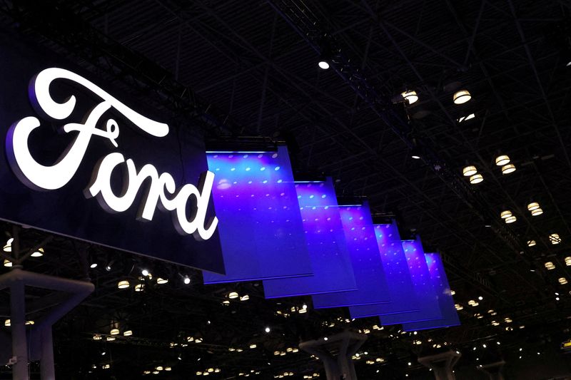 &copy; Reuters. Um logotipo da Ford é visto durante o New York International Auto Show Press Preview na cidade de Nova York, EUA, em 16 de abril de 2025. REUTERS/Shannon Stapleton