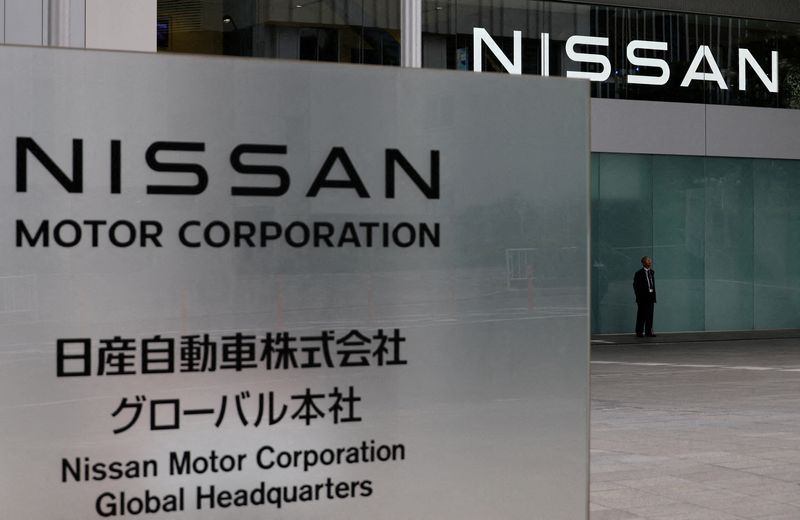 &copy; Reuters. FILE PHOTO: A man stands in front of the global headquarters of Nissan Motor while its annual shareholder meeting is being held in Yokohama, Japan, June 24, 2025. REUTERS/Kim Kyung-Hoon/File Photo