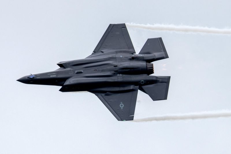 &copy; Reuters. FILE PHOTO: A Lockheed Martin F-35 fighter jet performs during the International Aerospace Exhibition ILA on the opening day at Schoenefeld Airport in Berlin, Germany June 5, 2024. REUTERS/Axel Schmidt/File photo
