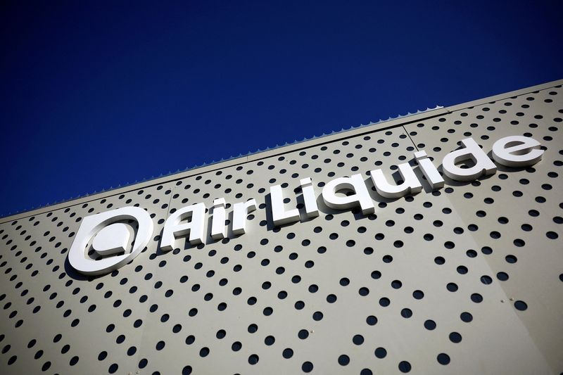 &copy; Reuters. FILE PHOTO: The logo of Air Liquide is seen at a hydrogen station in Paris, France, October 24, 2024. REUTERS/Sarah Meyssonnier/File Photo