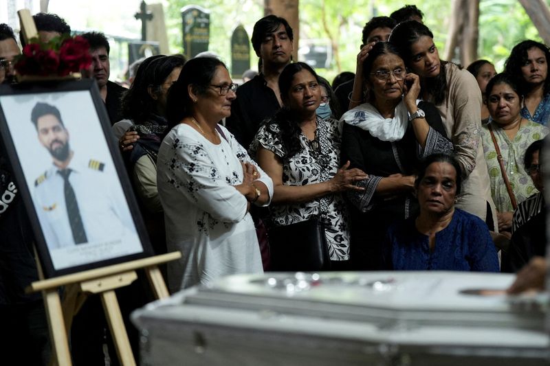 Factbox-Who were the two pilots who flew the Air India jet that crashed?