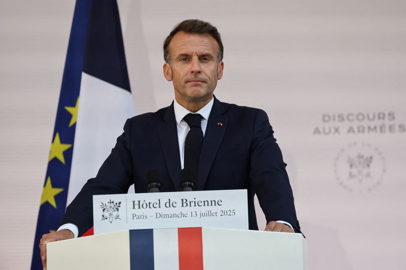 Emmanuel Macron anuncia plano para acelerar gastos militares da França