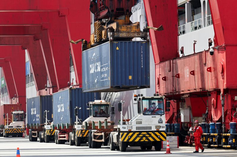 China's yuan-denominated exports in June rise 7.2% y/y, imports grow 2.3%