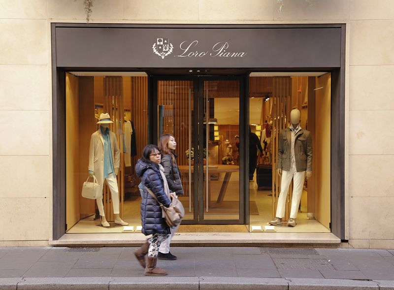 &copy; Reuters. FILE PHOTO: People walk past a Loro Piana shop in downtown Rome, Italy February 10, 2016. REUTERS/Tony Gentile/File Photo