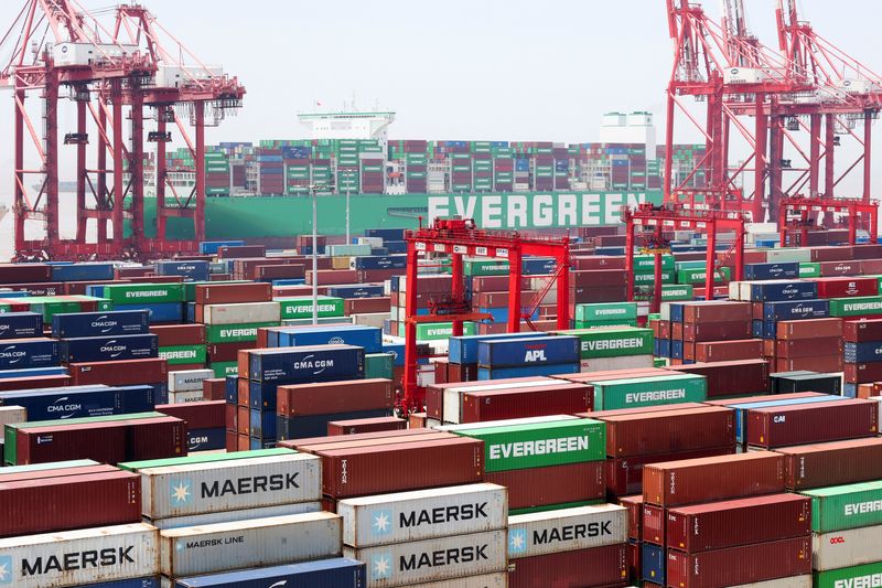 Exportadores da China correm para superar próximo prazo de Trump para tarifas
