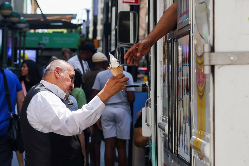 Many US ice cream producers to phase out artificial food dyes by 2028