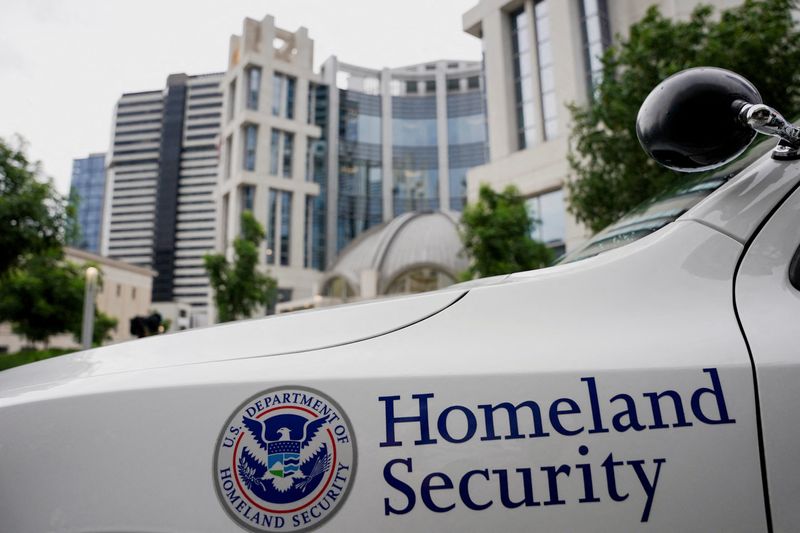 US appeals court temporarily blocks ending Afghans' protected status
