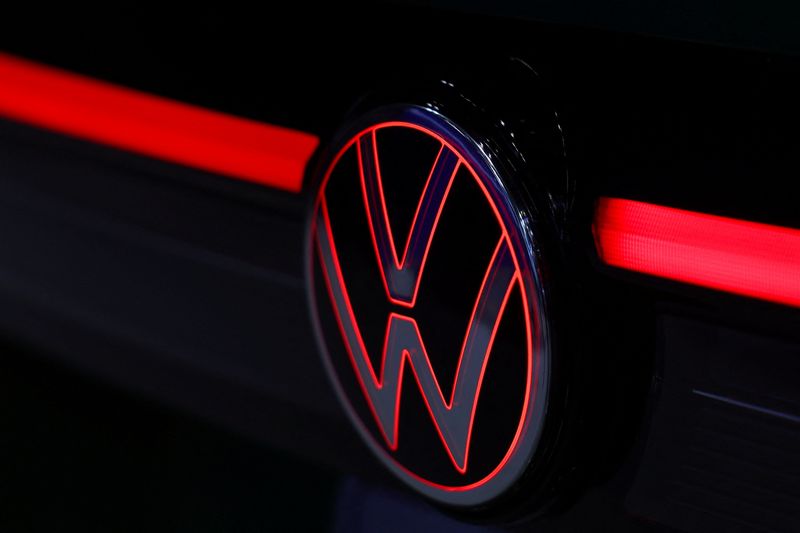 &copy; Reuters. A Volkswagen automobile logo is seen during the New York International Auto Show Press Preview in New York City, U.S., April 16, 2025. REUTERS/Shannon Stapleton/File Photo
