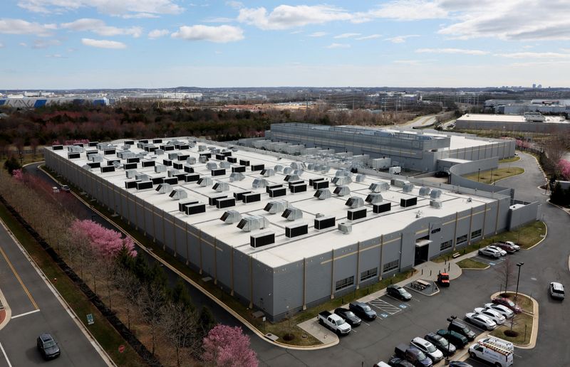 &copy; Reuters. FILE PHOTO: A car drives past a building of the Digital Reality Data Center in Ashburn, Virginia, U.S., March 17, 2025. REUTERS/Leah Millis/File Photo