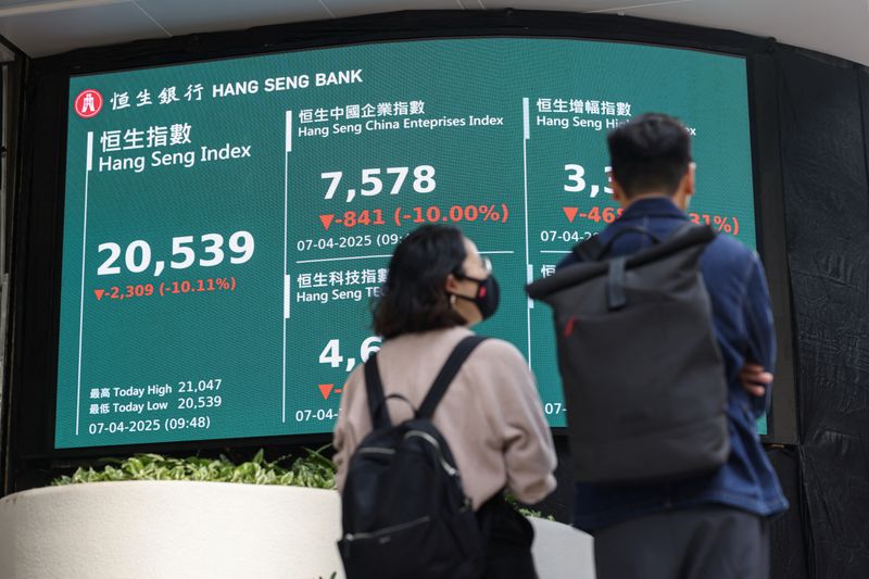 Ações da China fecham sem direção comum após dados do PIB, Hong Kong sobe com setor de tecnologia