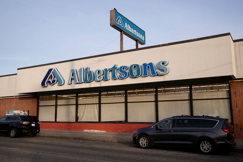 Grocer Albertsons lifts sales view on steady demand, margin pressure weighs on shares