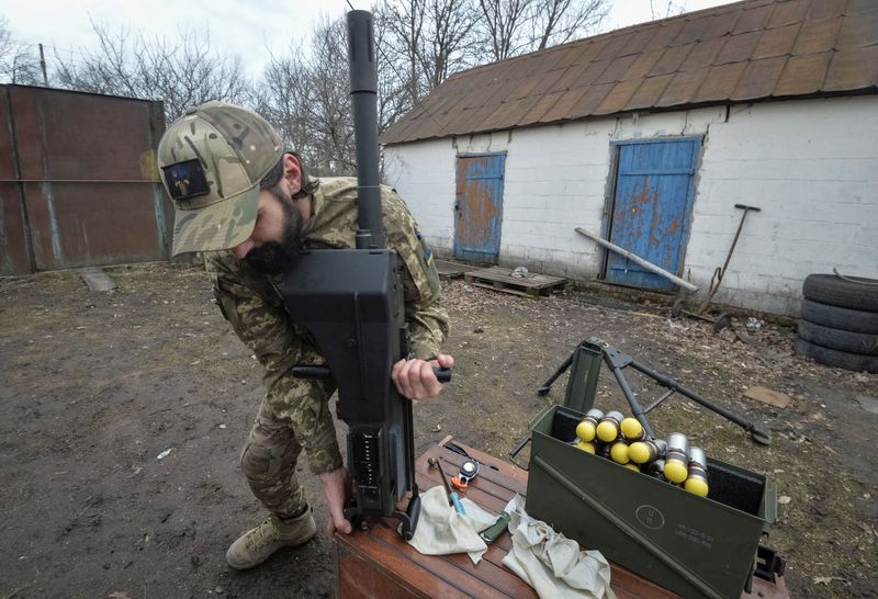 &copy; Reuters. FILE PHOTO: A serviceman of the 57th Separate Motorized Infantry Brigade of the Ukrainian Armed Forces works with an Mk 19 U.S. made automatic grenade launcher, amid Russia's attack on Ukraine, near the frontline town of Vovchansk in the Kharkiv region, U