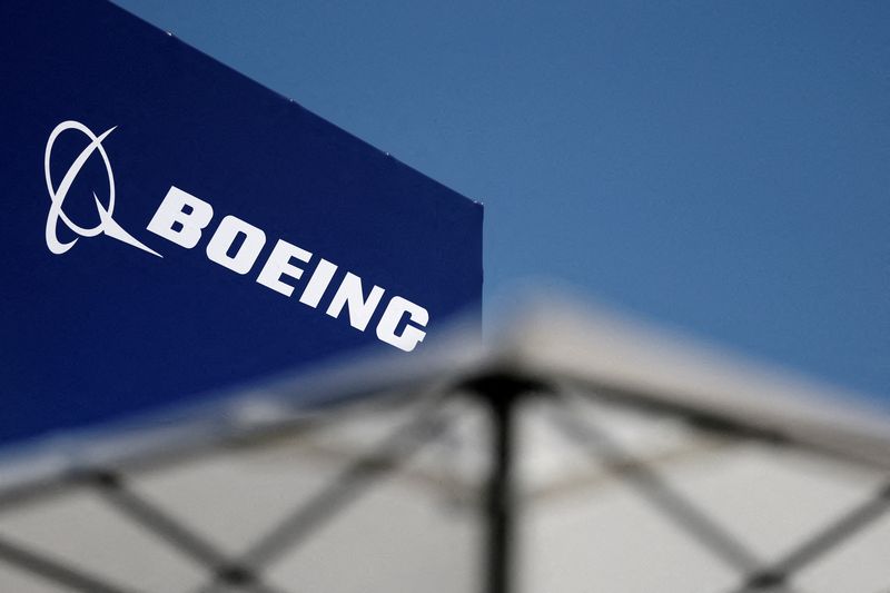 &copy; Reuters. Logo da Boeing durante a Paris Airshown20/06/2025 REUTERS/Benoit Tessier/Pool