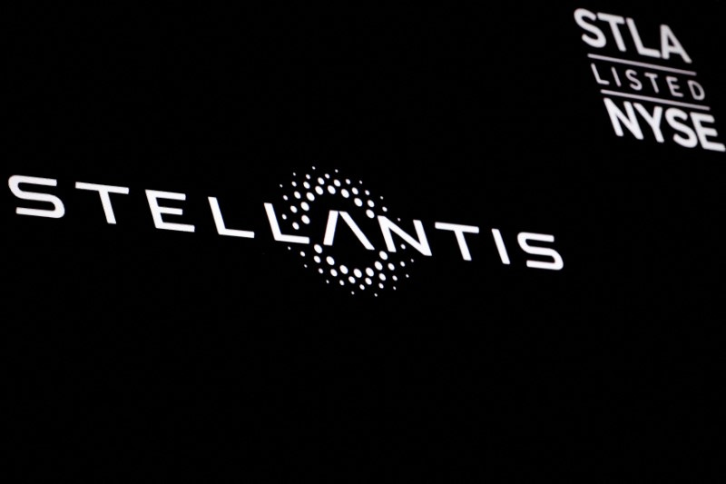 &copy; Reuters. Logo da Stellantis n31/1/2024 REUTERS/Brendan McDermid/Arquivo