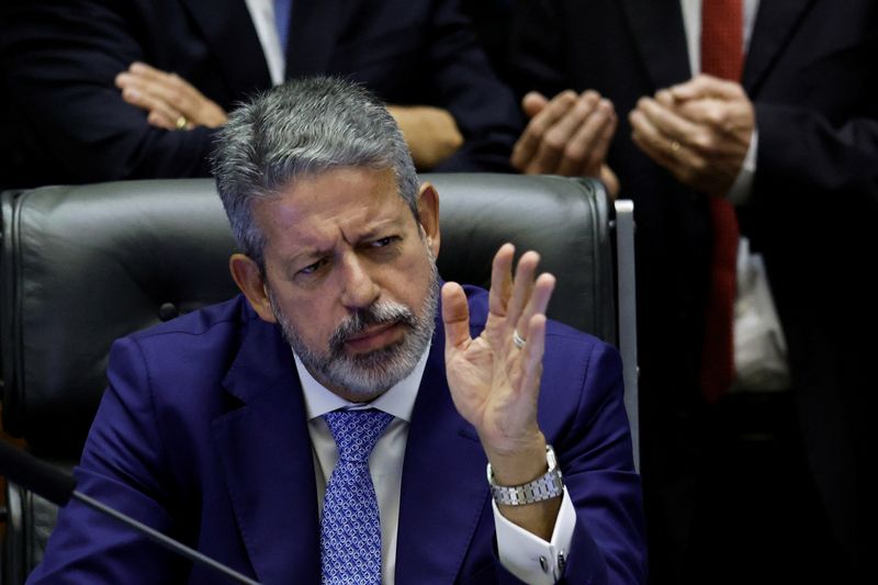 Comissão da Câmara aprova isenção de IR para quem ganha até R$5 mil