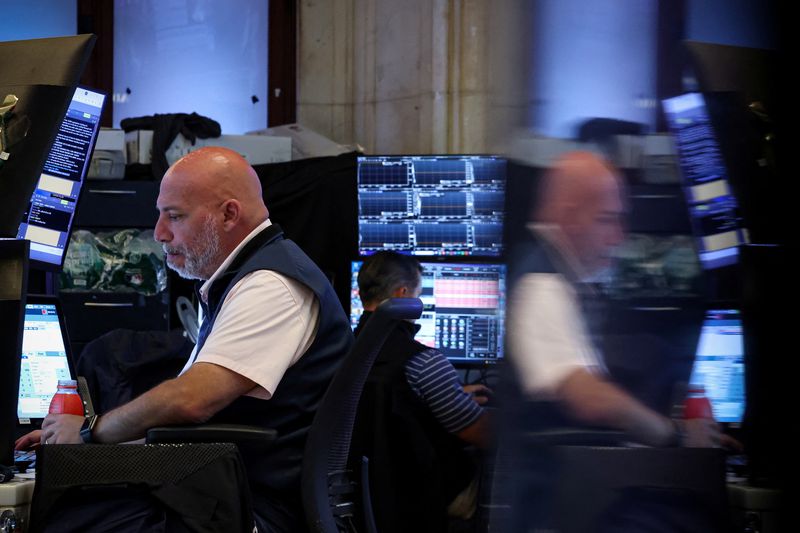 &copy; Reuters. Operadores na bolsa de Nova Yorkn21/07/2025.  REUTERS/Brendan McDermid/File photo