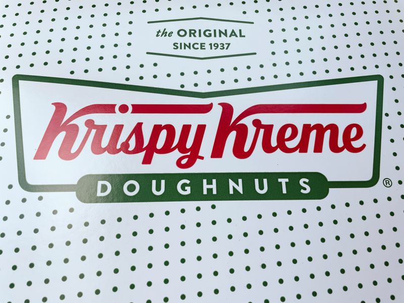 &copy; Reuters. FILE PHOTO: A Krispy Kreme Doughnuts logo is pictured in Burbank, California, U.S., July 1, 2021. REUTERS/Mario Anzuoni/File photo