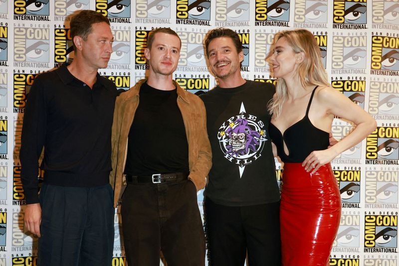 &copy; Reuters. Ebon Moss-Bachrach, Joseph Quinn, Pedro Pascal and Vanessa Kirby, do filme "Quarteto Fantástico", participam da Comic-Con em San Diego, na Califórnian27/07/2024nReuters/David Swanson