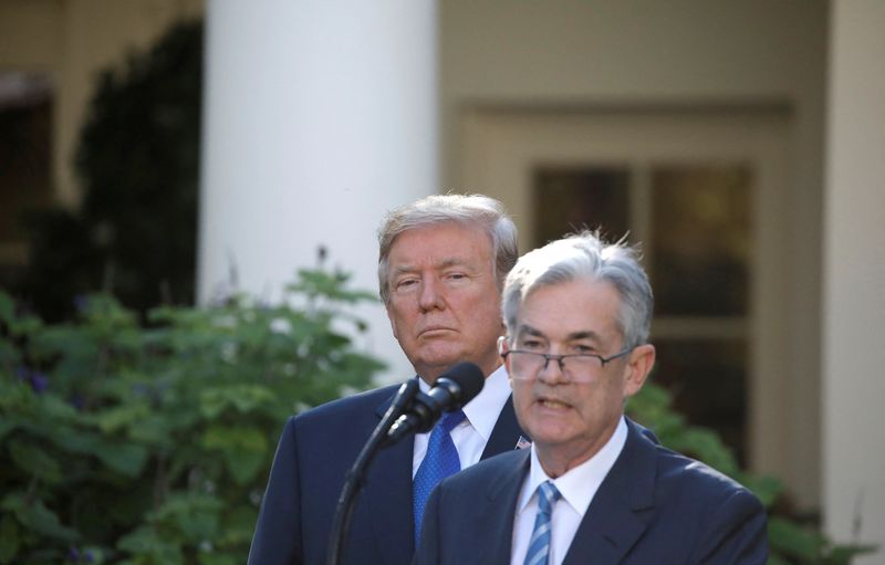 &copy; Reuters. Presidente dos EUA, Donald Trump, e chair do Federal Reserve, Jerome Powell, na Casa Branca, em Washingtonn02/11/2017nREUTERS/Carlos Barria