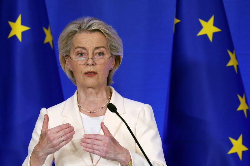 &copy; Reuters. Presidente da Comissão Europeia, Ursula von der Leyen, durante coletiva de imprensa, em Pequim, na Chinan24/07/2025nREUTERS/Florence Lo