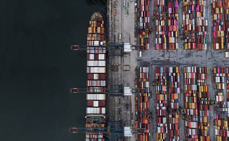 &copy; Reuters. Contêineres no Porto de Santos (SP)n03/04/2025nREUTERS/Amanda Perobelli