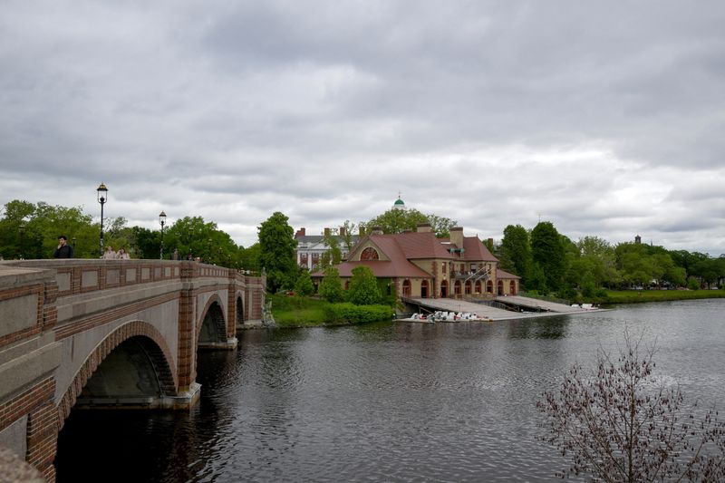 &copy; Reuters. Vista da Weld Boat House no campus da Universidade de Harvard em Cambridge, Massachusettn23/05/2025nREUTERS/Faith Ninivaggi